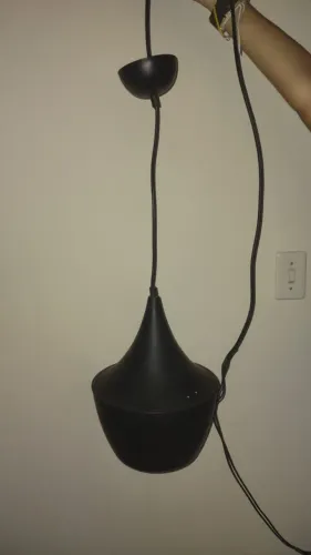 Pendente preto e dourado