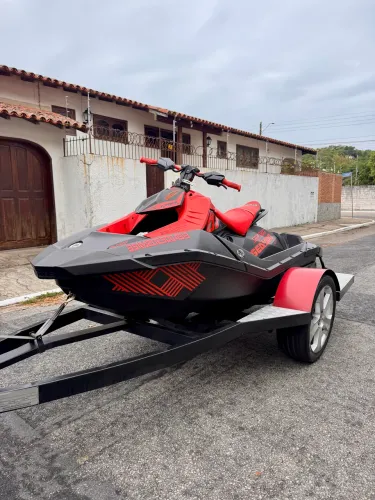 Jet Ski Sea-Doo Spark TRIXX 2UP 2023 - Somente água doce