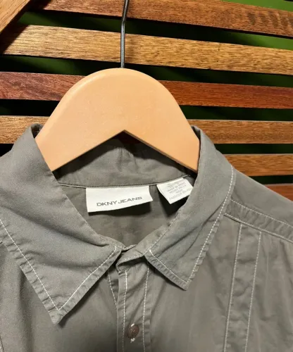 camisa masculina dkny verde militar com bolsos