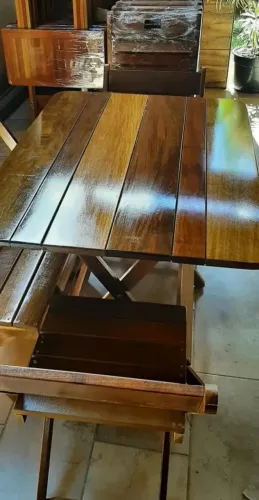 Jogo de Mesa Dobrável com Cadeiras em Ypê Nobre - Completo e Sofisticado!"