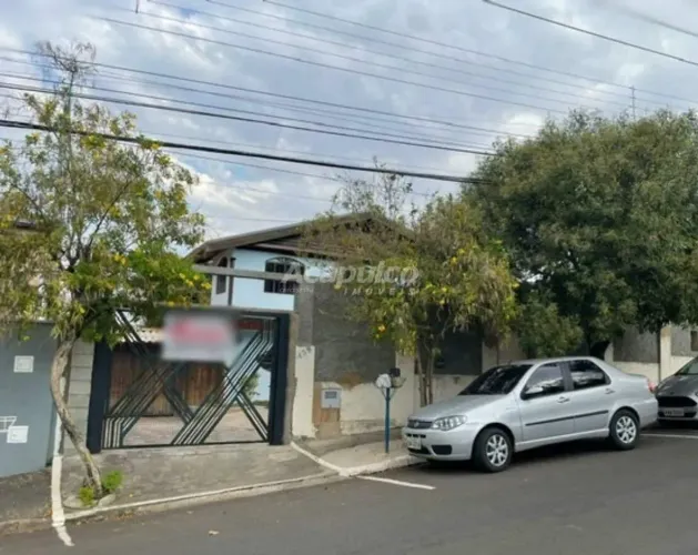 Casa à venda com 04 quartos no Centro em Nova Odessa/SP