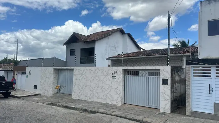 Imóvel para aluguel tem 109 metros quadrados com 4 quartos