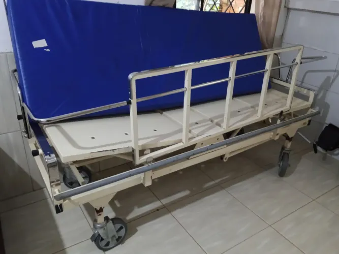 Maca hospitalar Manual - c/colchão 