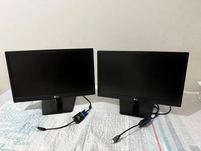 2 Monitores LG 20'' Full HD com fonte