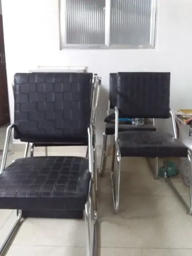 Desapego 6 cadeiras metálica e preta (reformar)