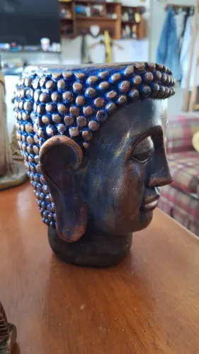 Cadeira antiga em madeira