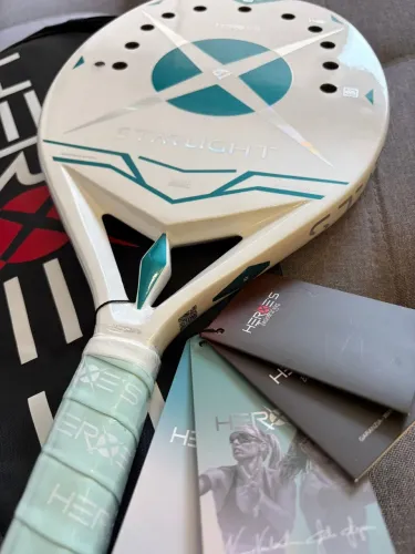 Raquete de Beach Tennis Heroes - STARLIGHT 2025- carbono 3k