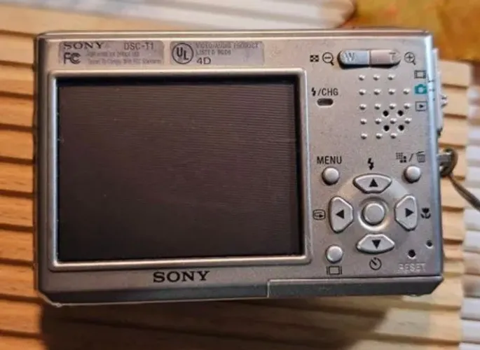 Camera Sony DSC-T1