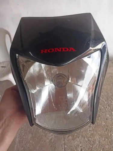 Frente da Bros 2014- Carenagem, globo óptico e lâmpada