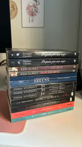 Lote com 12 livros - fantasia e romance - por $60 - desapego urgente