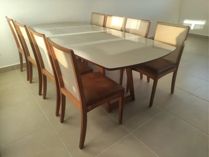 Mesa de Jantar com 8 Cadeiras Elegante de madeira