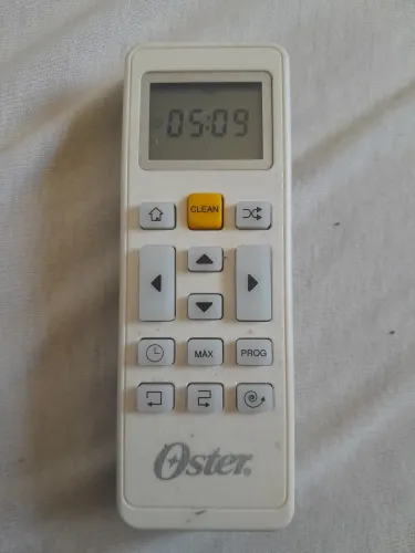  controle remoto do aspirador robô Oster Keep Clean. 