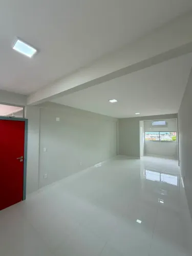 Alugo excelente sala comercial no Tambiá, R$ 1.400,00.