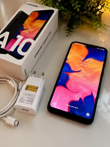 Samsung galaxy A10 com caixa e carregador
