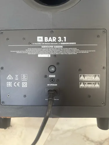 subwoofer da JBL Bar 3.1. modelo de soundbar 