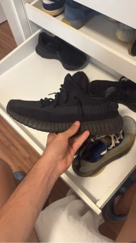 Yeezy Onyx tamanho 41