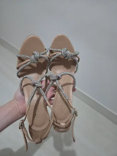 Sandália Arezzo Nude com Tiras de Strass 36
