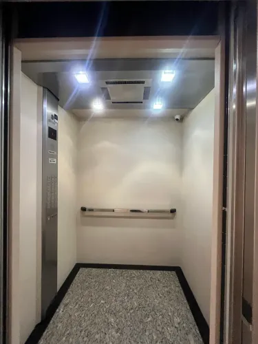 Envelopamentos em elevador