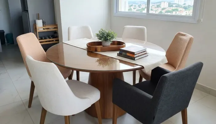 Mesa com 6 cadeiras