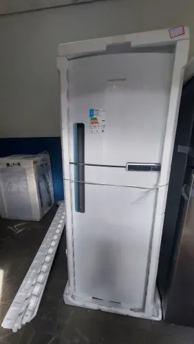 Vendo geladeira frost free ,econômica com parcelamento,entrar em contato com : *