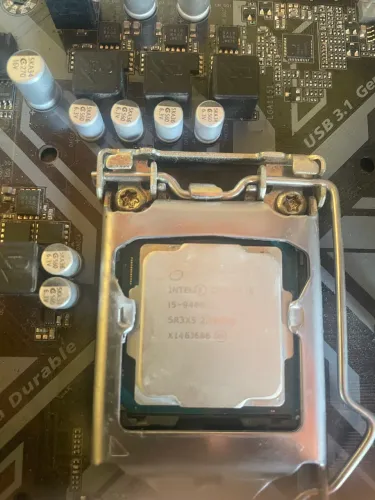 i5-9400 + Placa mãe GIGABYTE