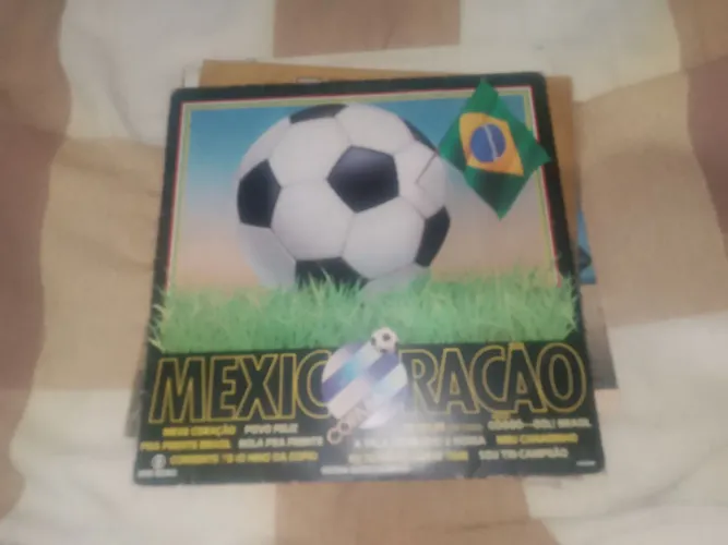 Dois LP de Vinil, Tri campeão de 1970 e Mexe coração 1986.