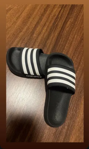 Chinelo Slide Adidas Original - Preto e Branco - Tamanho 30