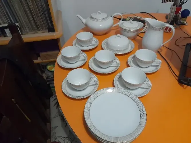 Conjunto de Chá e Café de Porcelana Branca da Marca Renner, antigo, ler a descrição 