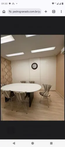 Mesa de reunião em madeira de alta qualidade