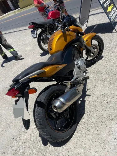 CB300r 2010 Dourada