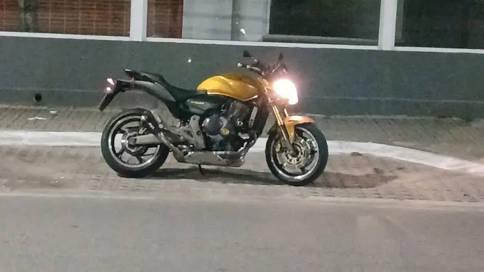 Vende hornet 600f,ta em guaratuba,parana