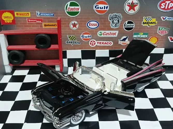 Miniatura Cadillac preto 1/24