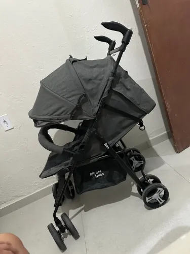 Carrinho de bebê e Bebê conforto 