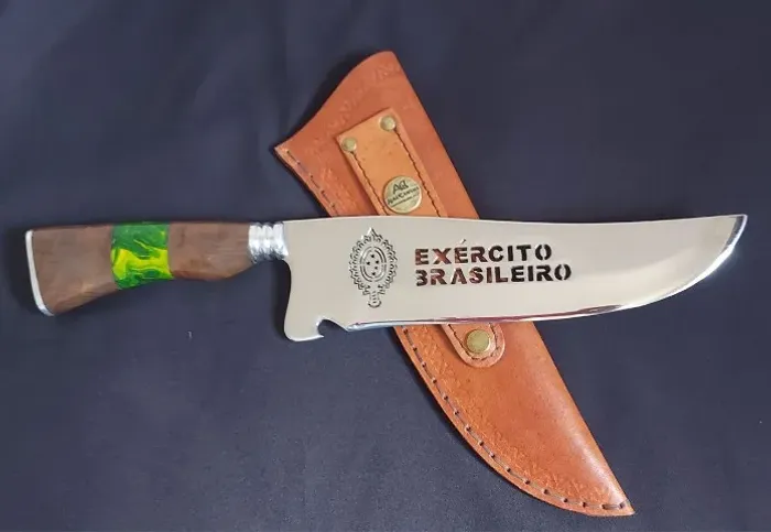 Faca gaúcha para churrasco com tema.