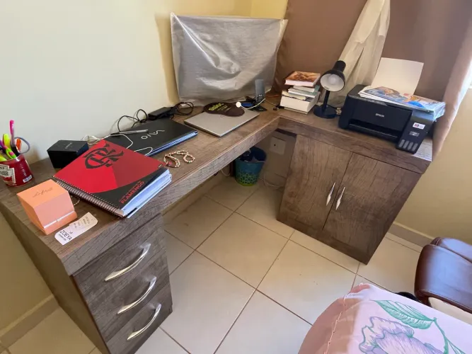 Escrivaninha em L 1,57 x 1,24