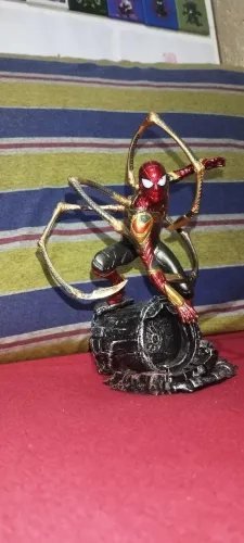 Action figure homem aranha de ferro