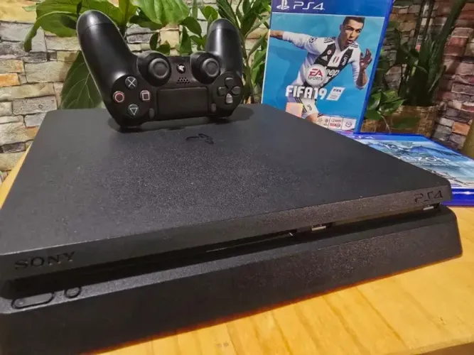 Playstation 4 Slim 1TB muito novo | Com controle | 2 jogos