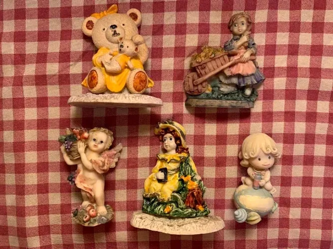 Cinco bibelôs - ursinho, meninas e anjinho