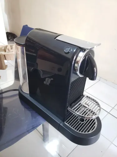 CAFETEIRA NESPRESSO CitiZ Preta 110V