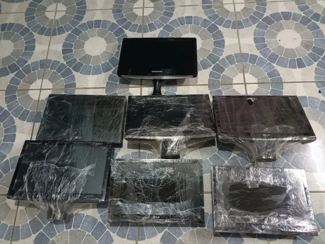 Lote 7 monitores LCD 15.6 polegadar
