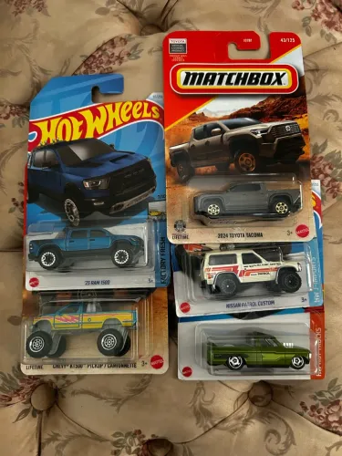 Lote hot Wheels camionete com 5 lacrado
