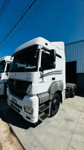 Oportunidade única Caminhão SemiNovo MERCEDES-BENZ AXOR 2544 LS 6X2 ANO 2022
