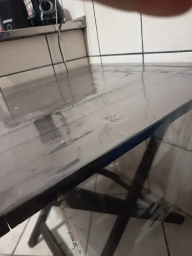Mesa dobrável preta de madeira - somente até dia 25/05 (se não vender, doarei pra vizinha)