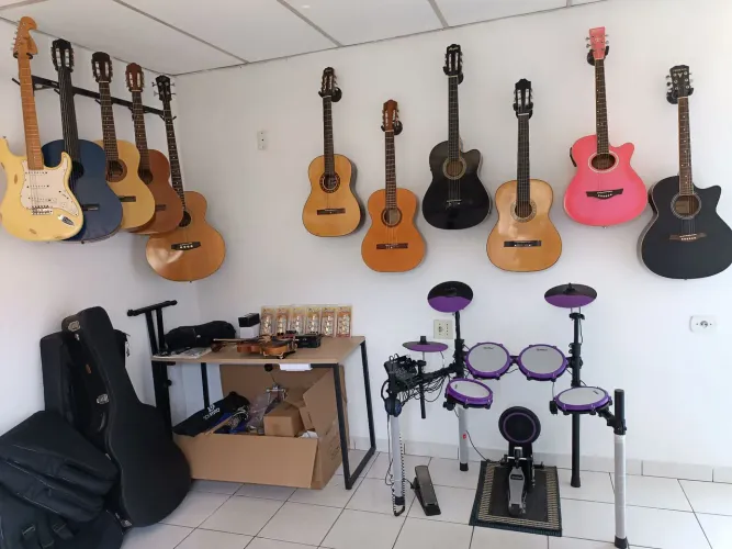 Violões, Baixos e Guitarra 