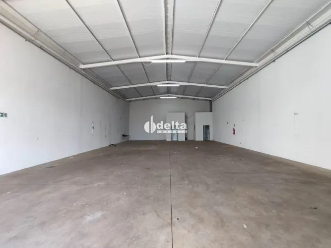 Galpão disponível para locação e venda no bairro Novo Mundo em Uberlândia-MG