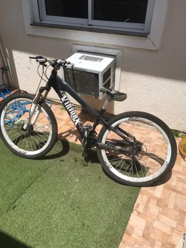PRA IR HJ** Bicicleta VikingX aro 26 - freio a disco - marcha Shimano com gatilho