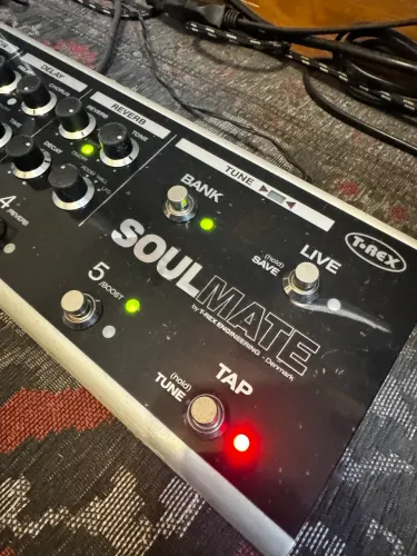 Pedaleira TRex Soul Mate para guitarra 5 em 1