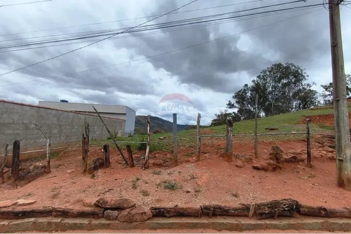 Terreno 240m² no Centro de Ribeirão Vermelho