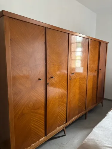 Guarda Roupas em Madeira estilo anos 50