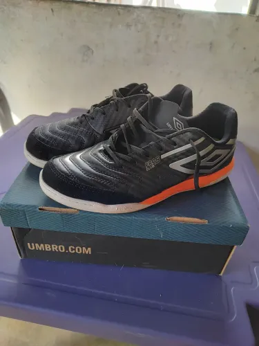 Vendo umbro pro 5 club usada